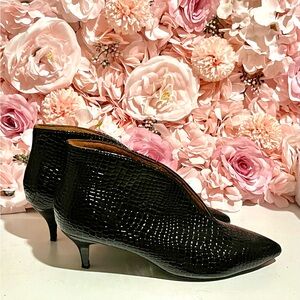 Black Crocodile Kitten Heels